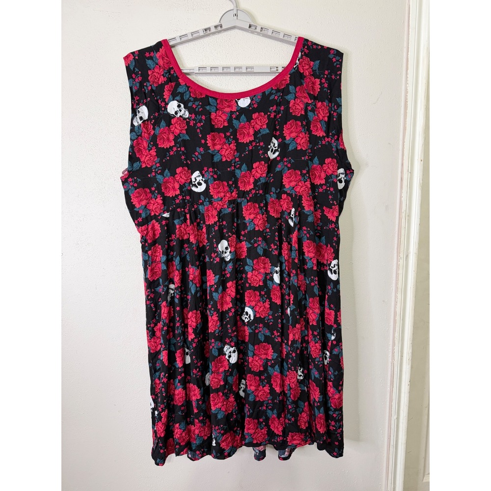 Retro Chic by Torrid Dress Plus Size 5 Black Red Rose Skull Rockabilly Goth - Picture 2 of 10